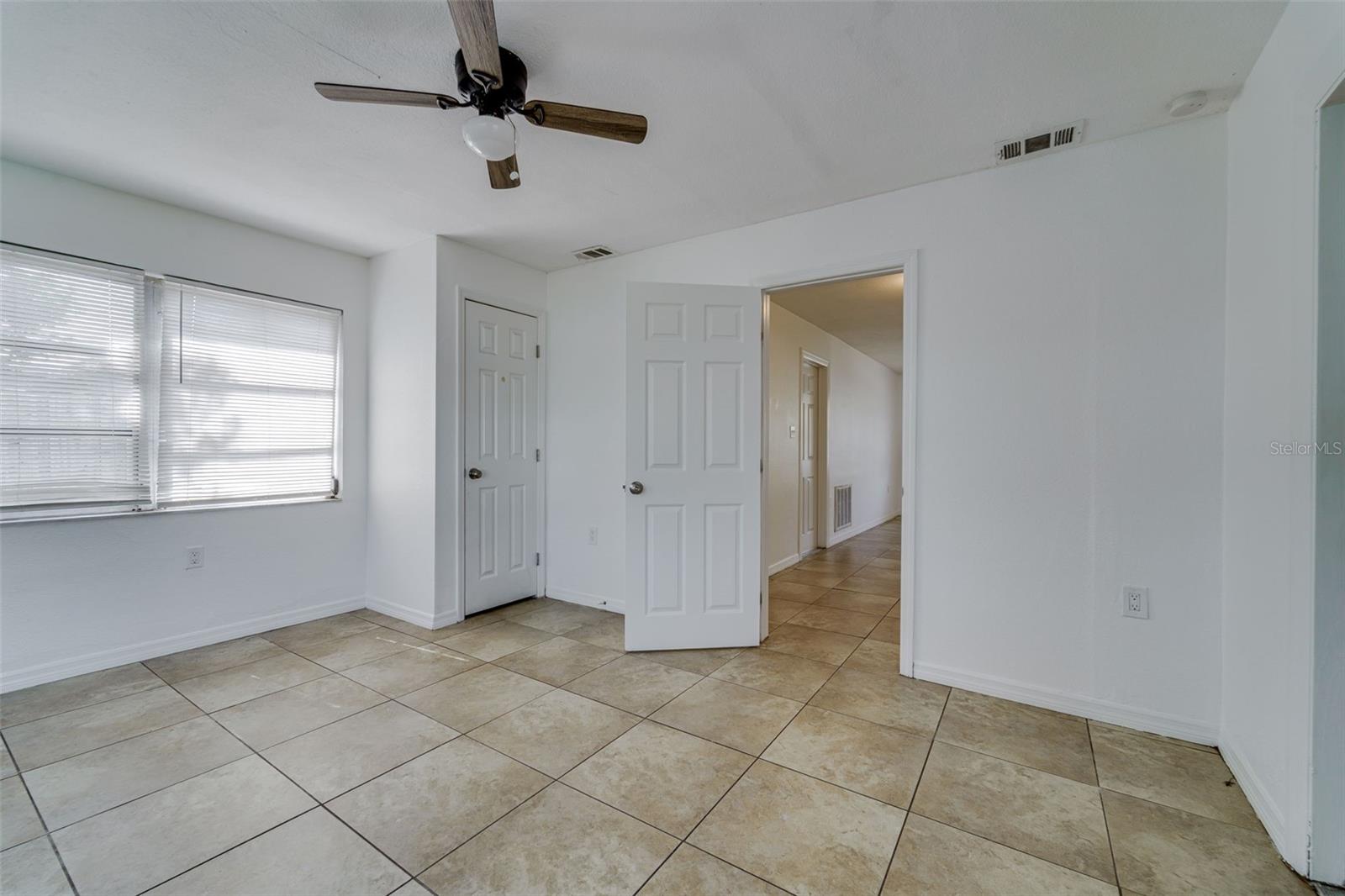 THE LAKES - Residential