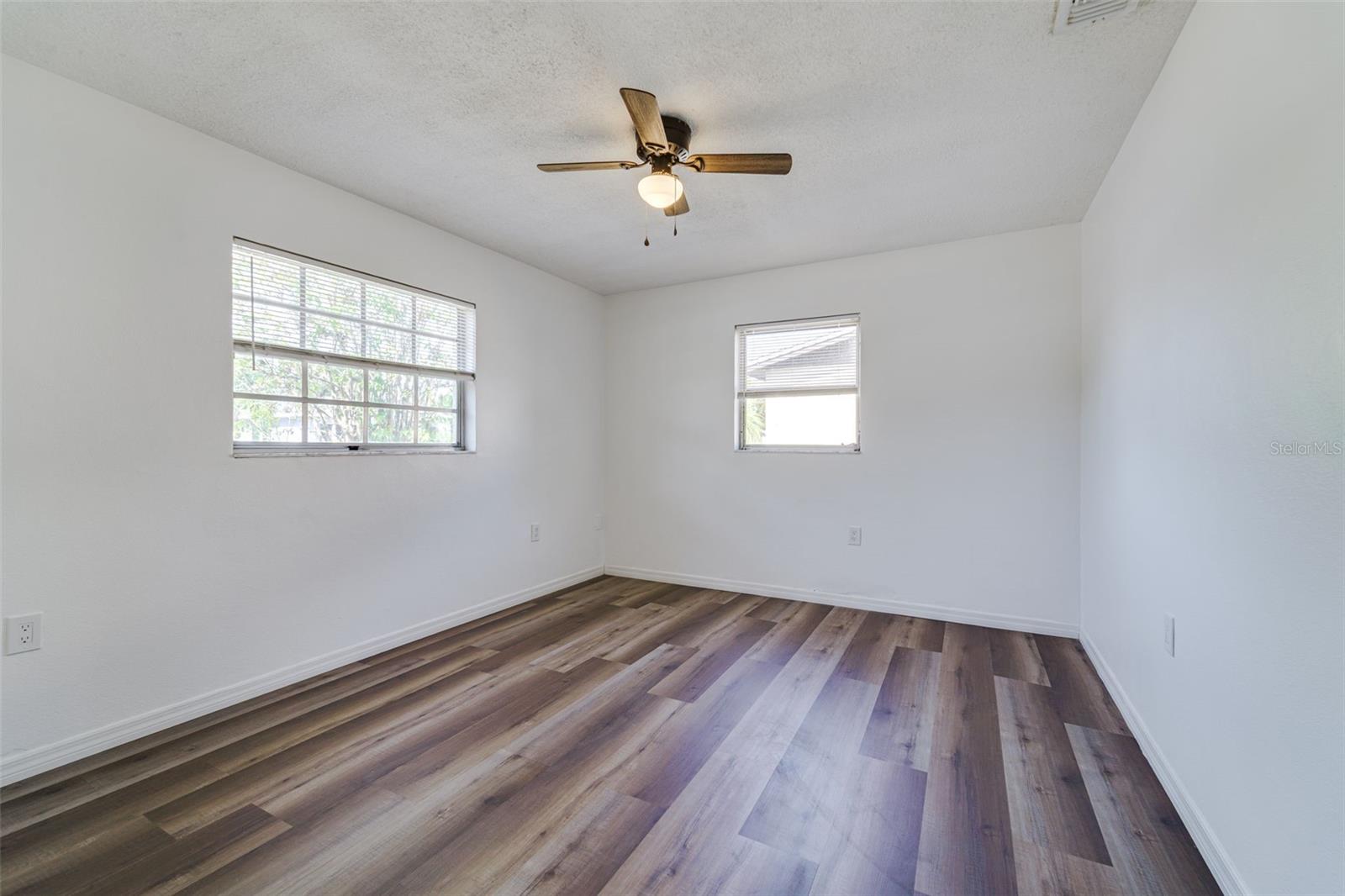 THE LAKES - Residential