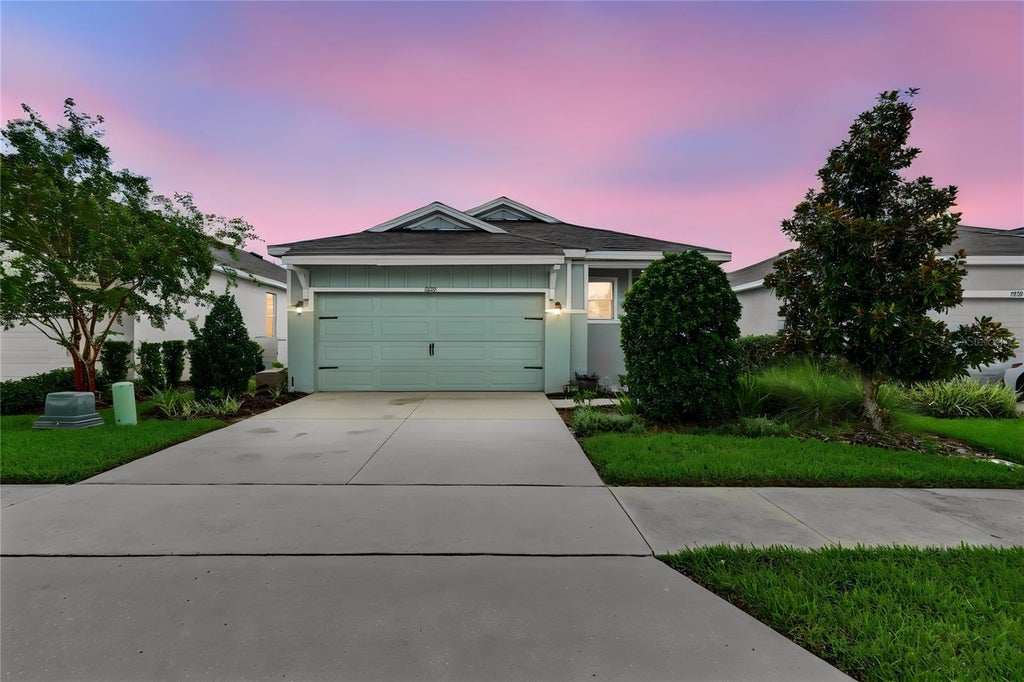 Photo of 5285 Sunshine Drive, Wildwood, FL 34785 (MLS # G5116400)
