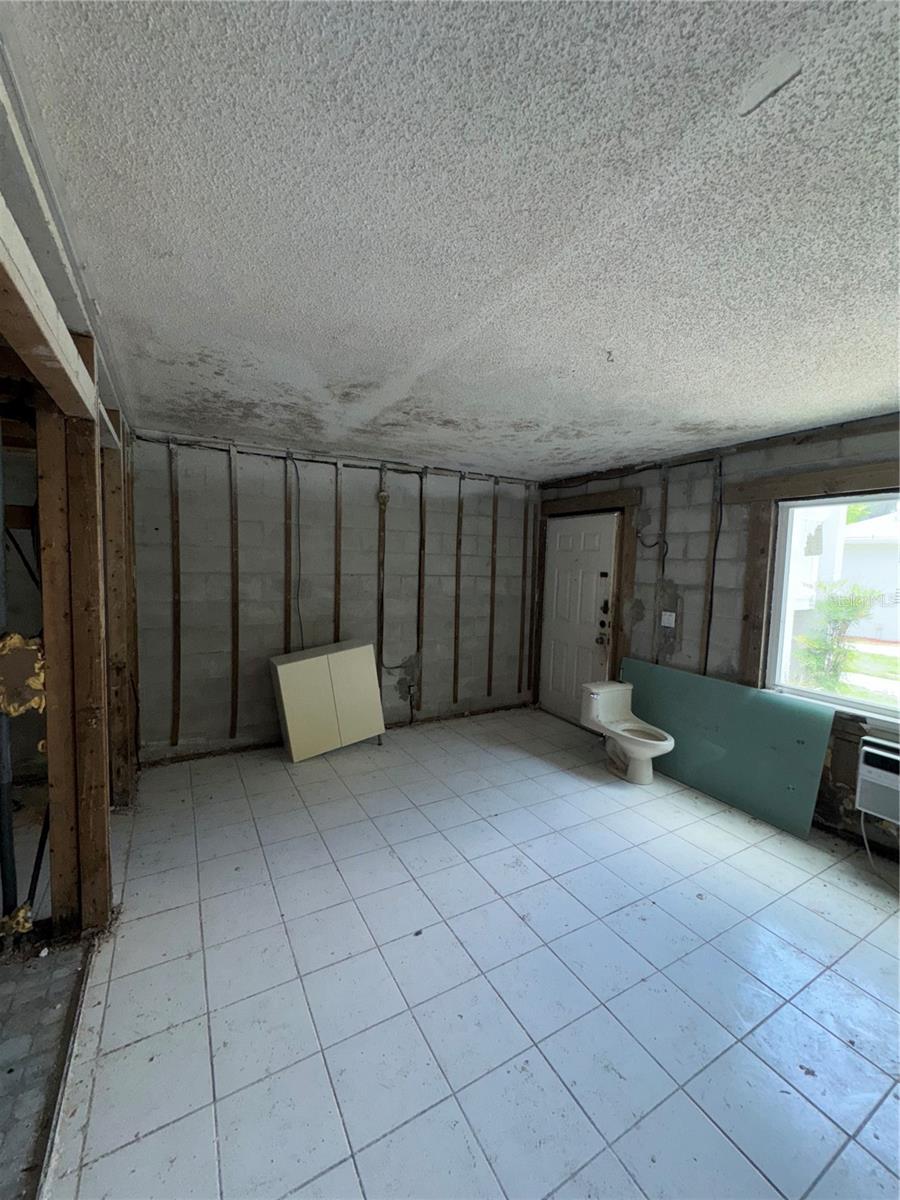 4129 DOLPHIN DRIVE 103
