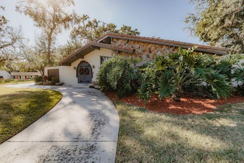 A home in LAKELAND