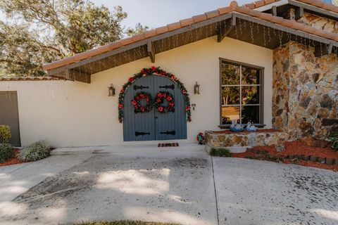 A home in LAKELAND