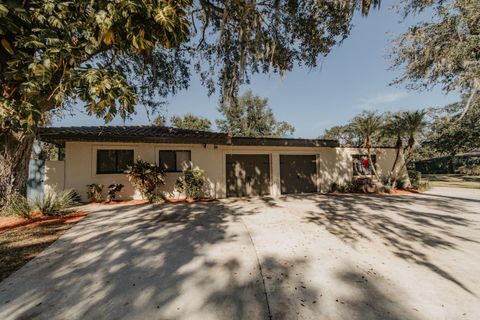 A home in LAKELAND