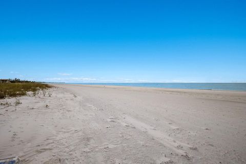 A home in LONGBOAT KEY