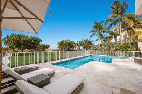 A home in LONGBOAT KEY