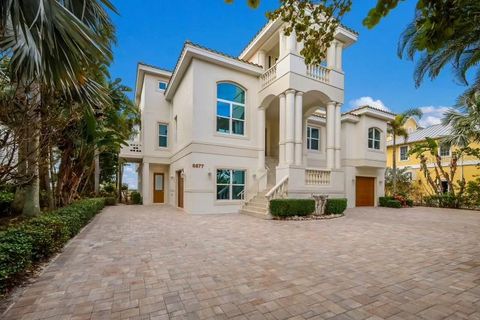 A home in LONGBOAT KEY