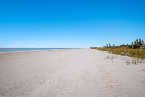 A home in LONGBOAT KEY