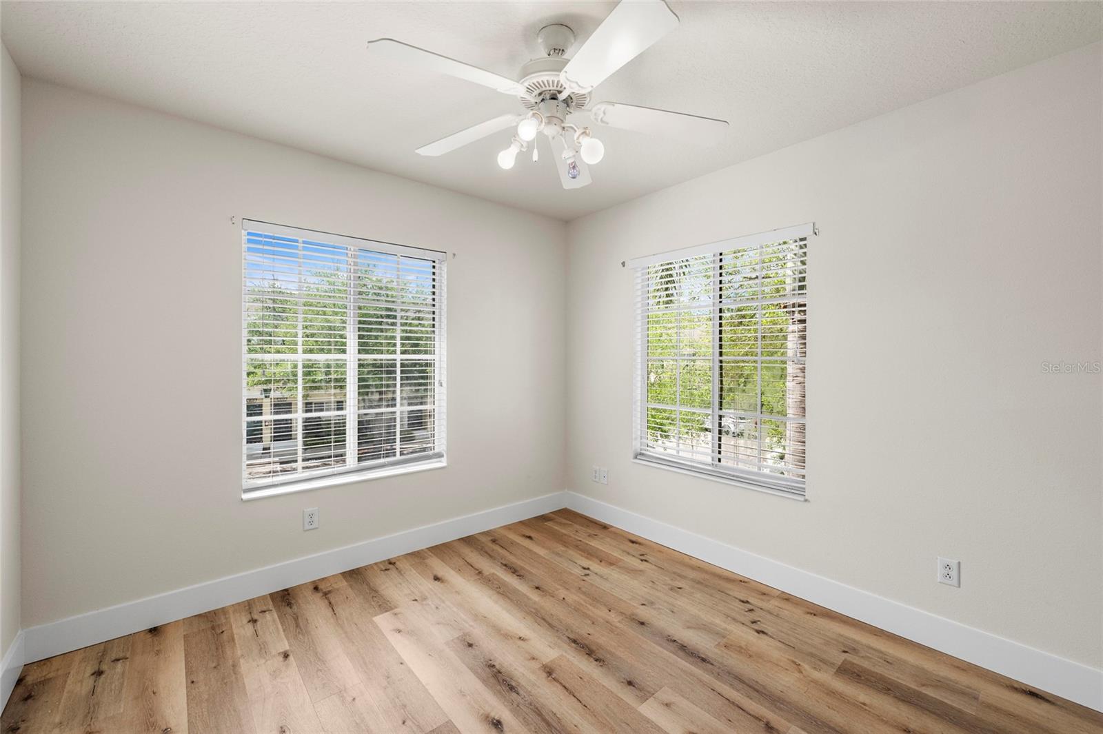 THE TWNHMS AT LIGHTHOUSE COVE I - Residential