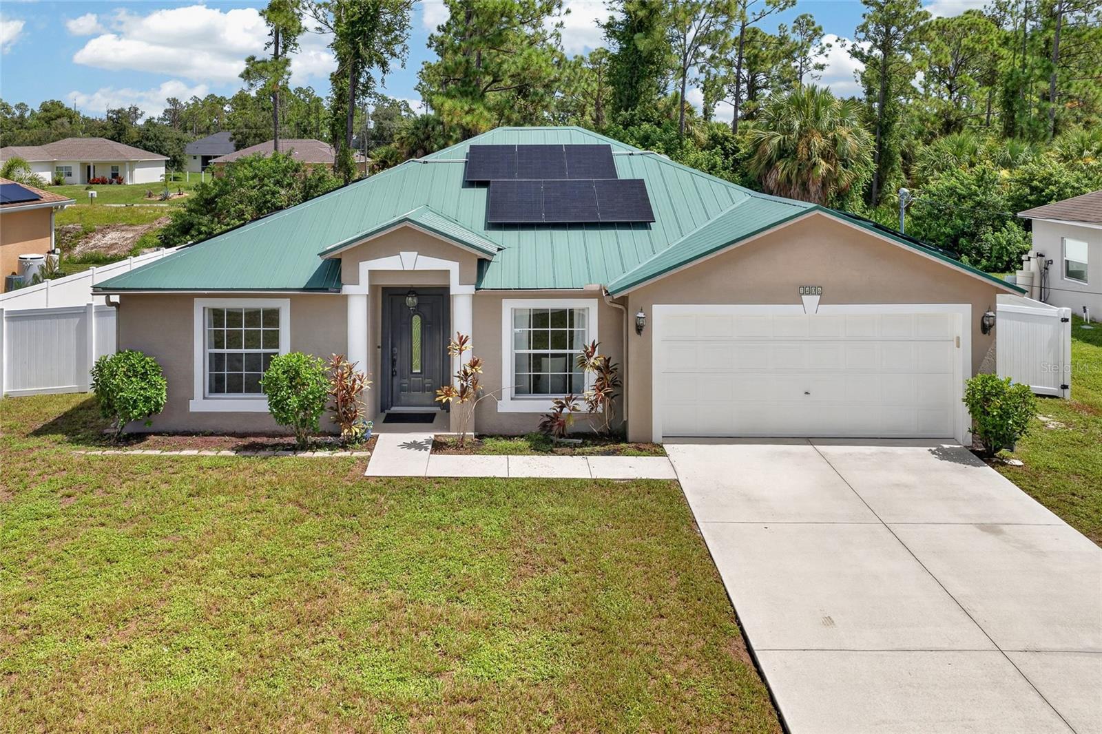1406 WOODCREST LANE