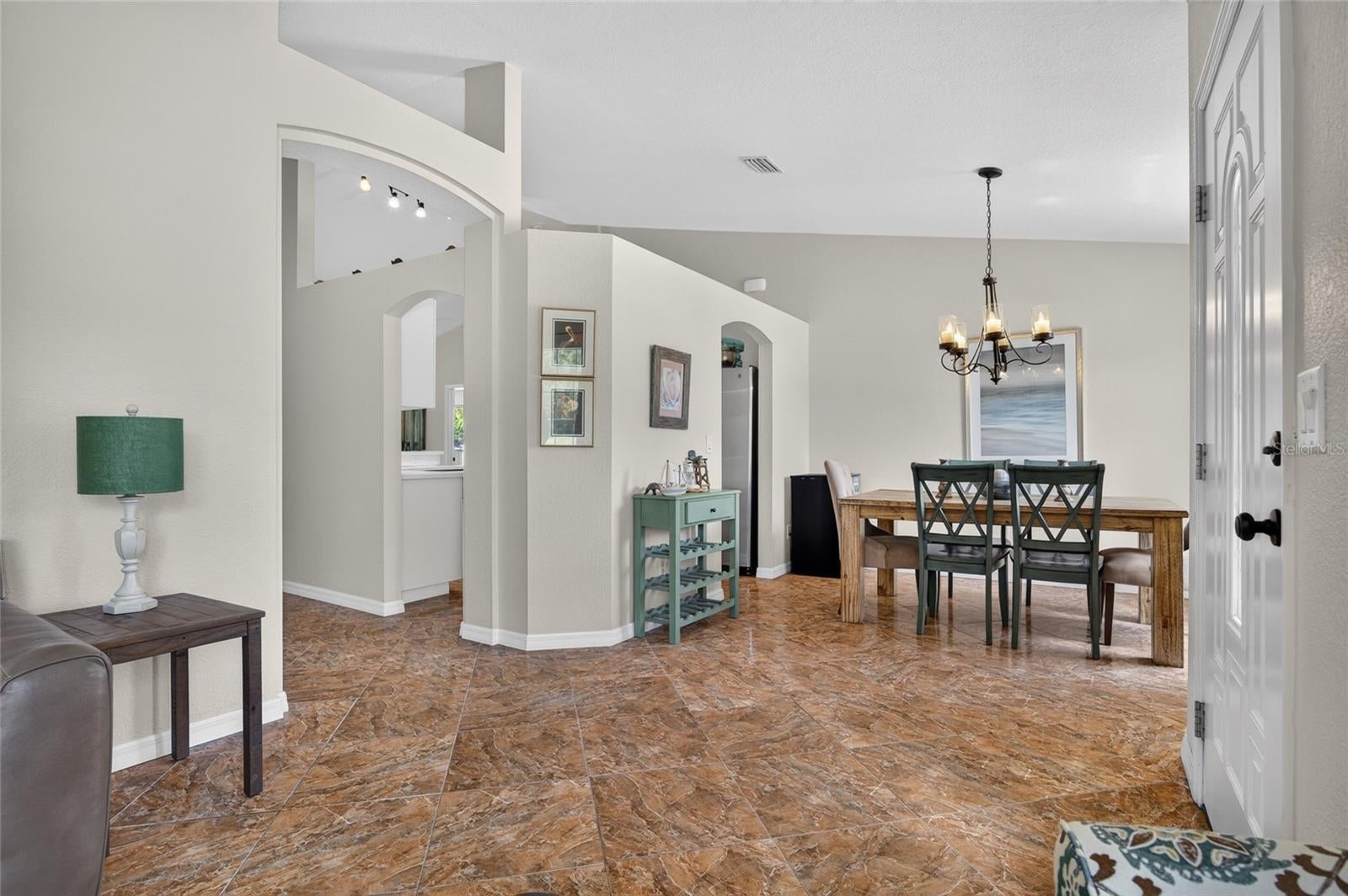 1406 WOODCREST LANE