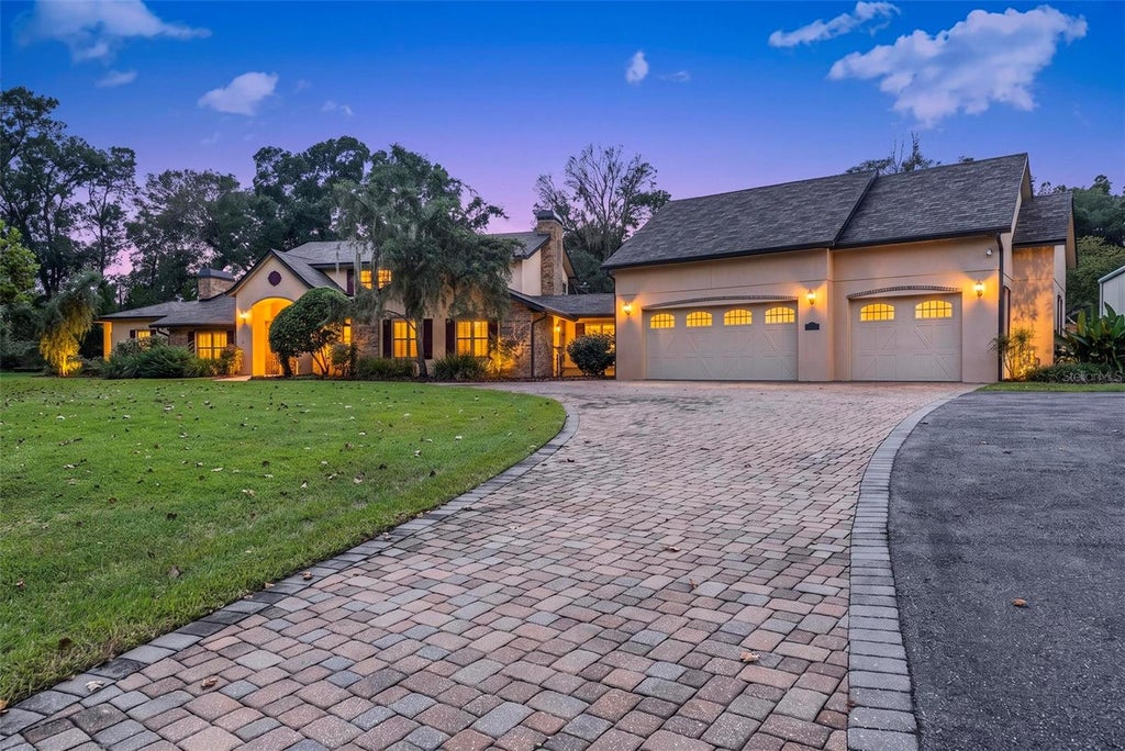 Photo of 2150 W Dale Circle, Deland, FL 32720 (MLS # O6448509)