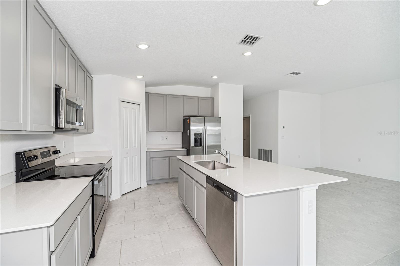 1533 PEACH CREEK DRIVE