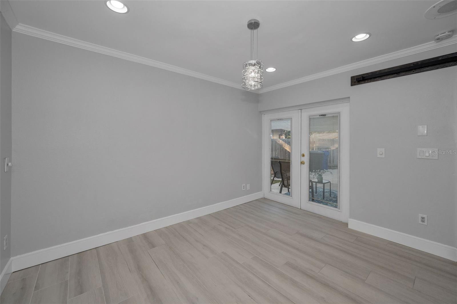 RAVENWOOD MANOR - Residential Lease