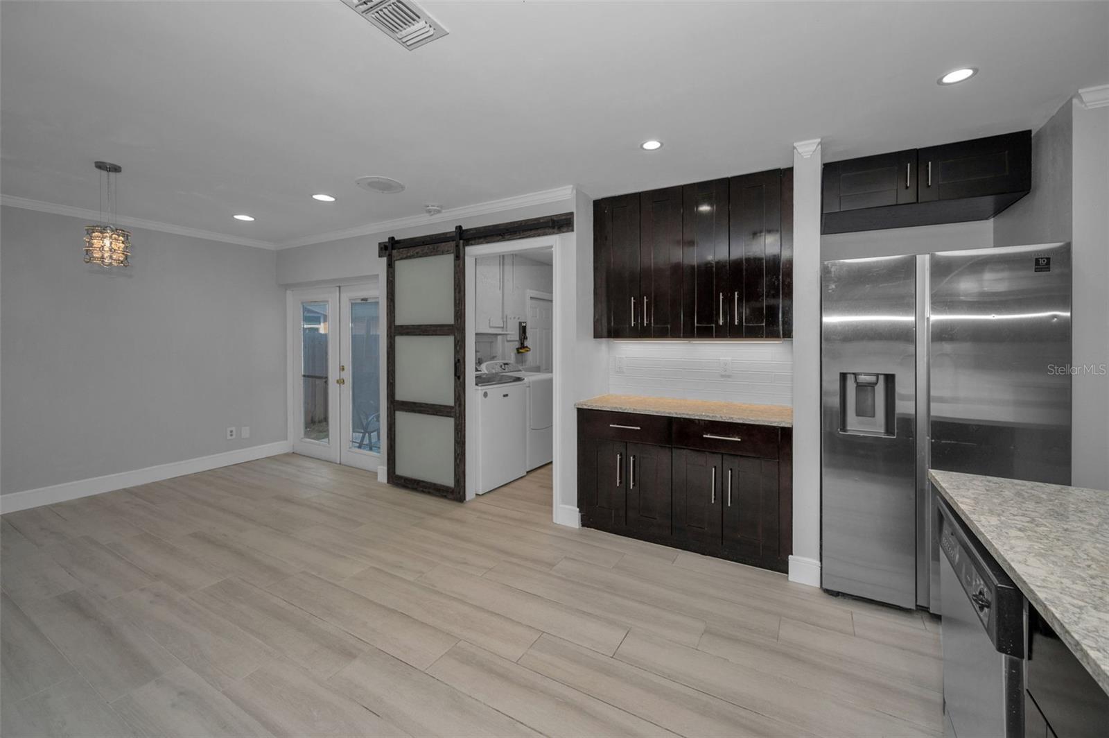 RAVENWOOD MANOR - Residential Lease