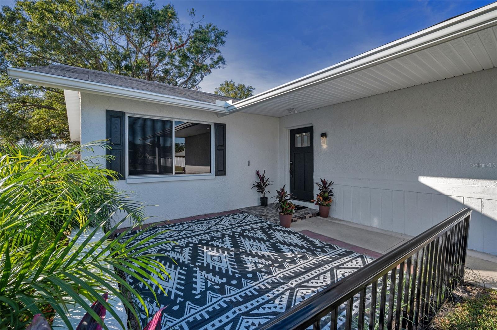 RAVENWOOD MANOR - Residential Lease