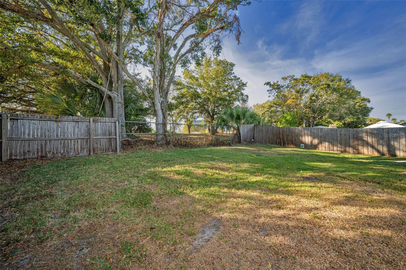 RAVENWOOD MANOR - Residential Lease