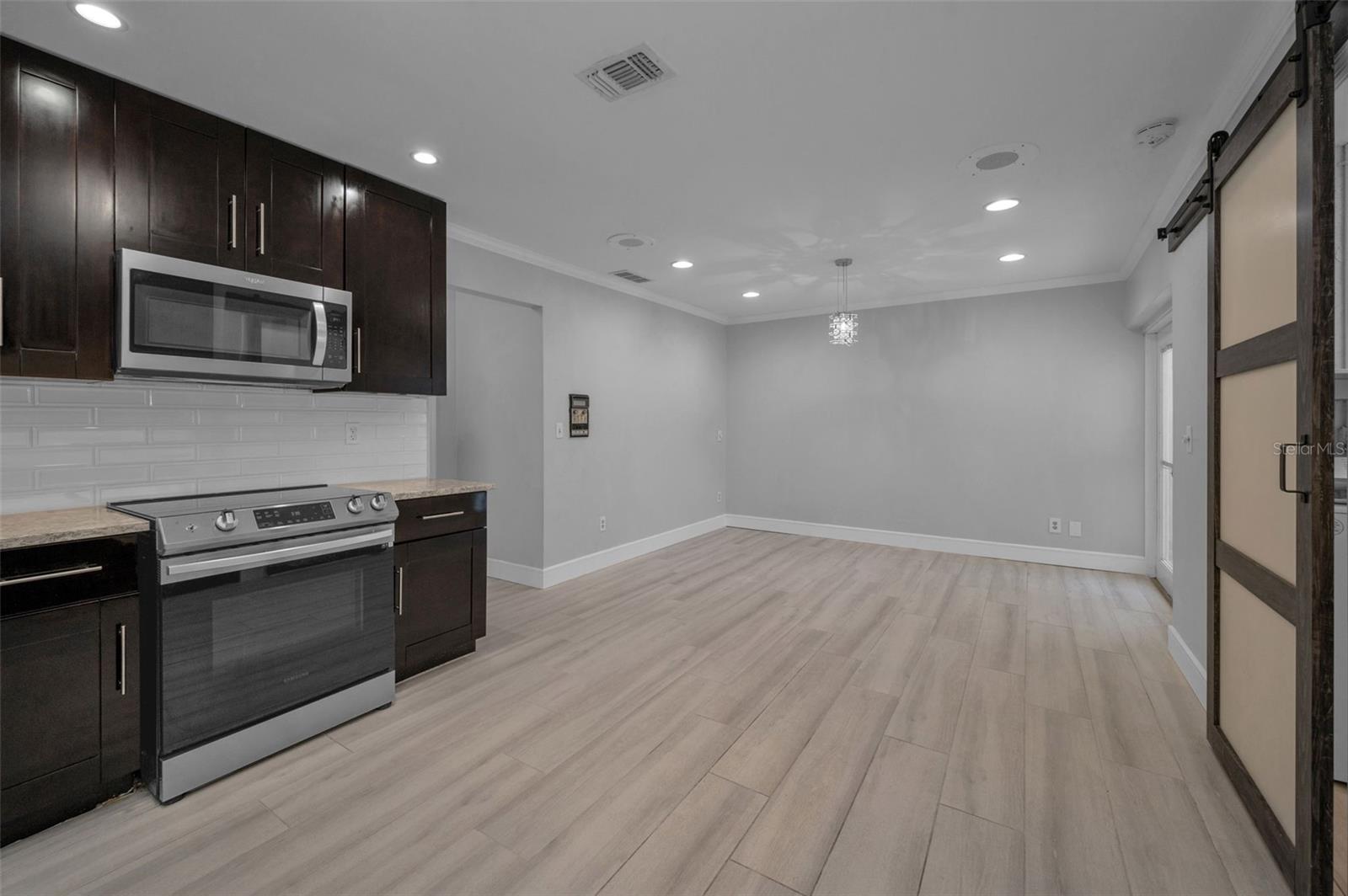 RAVENWOOD MANOR - Residential Lease