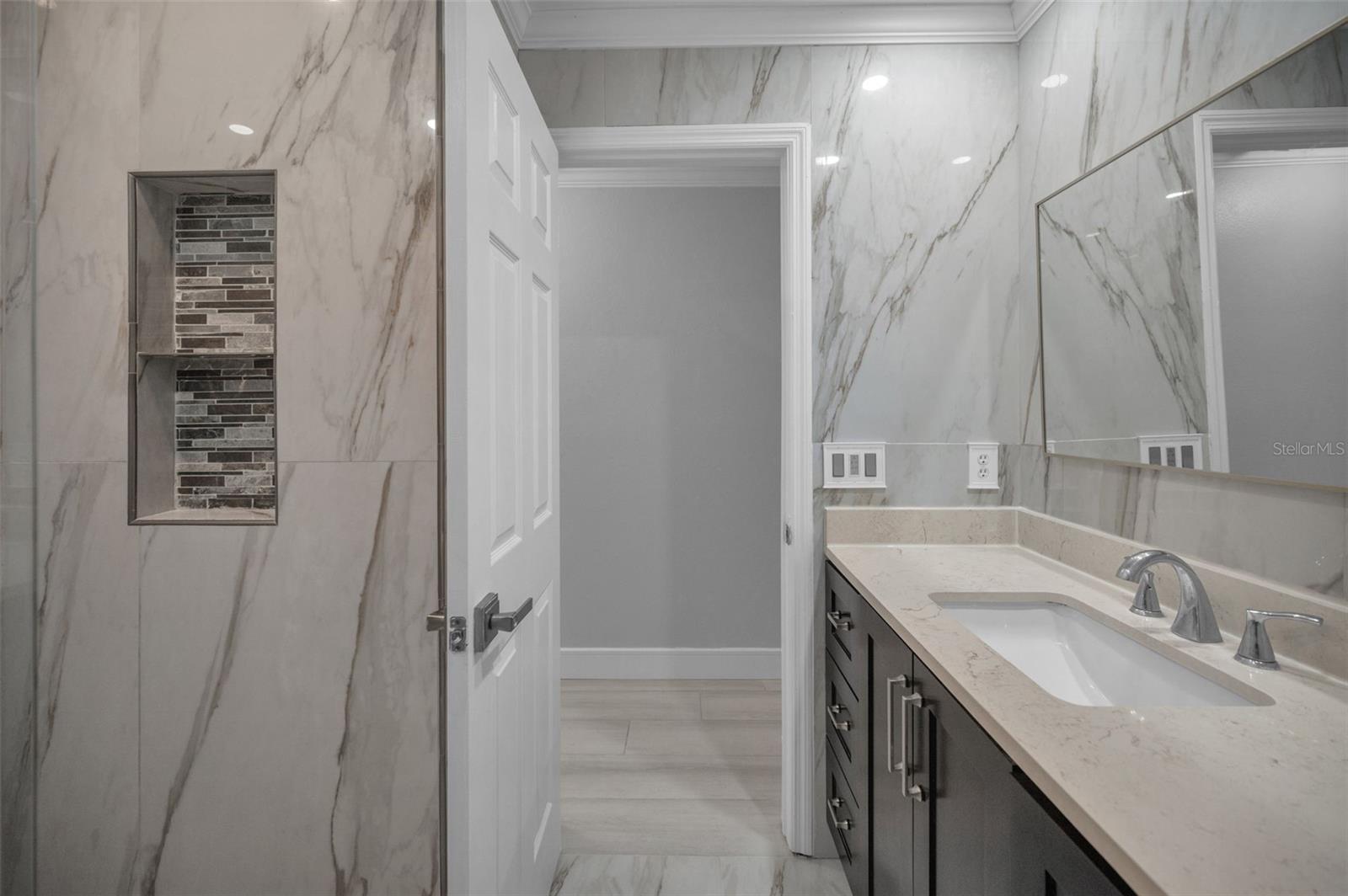 RAVENWOOD MANOR - Residential Lease