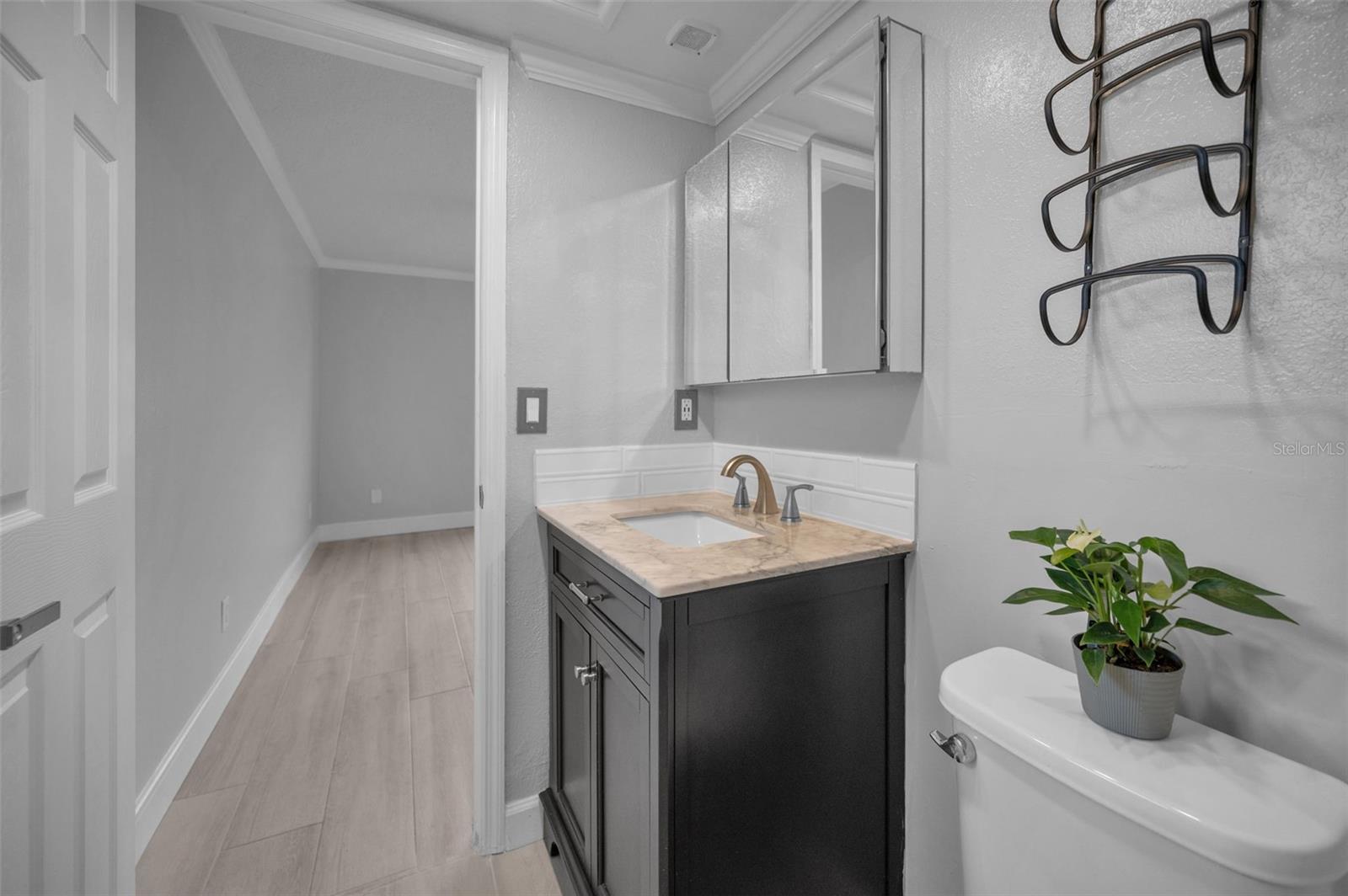 RAVENWOOD MANOR - Residential Lease