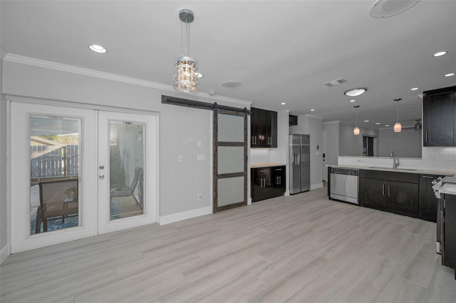 RAVENWOOD MANOR - Residential Lease