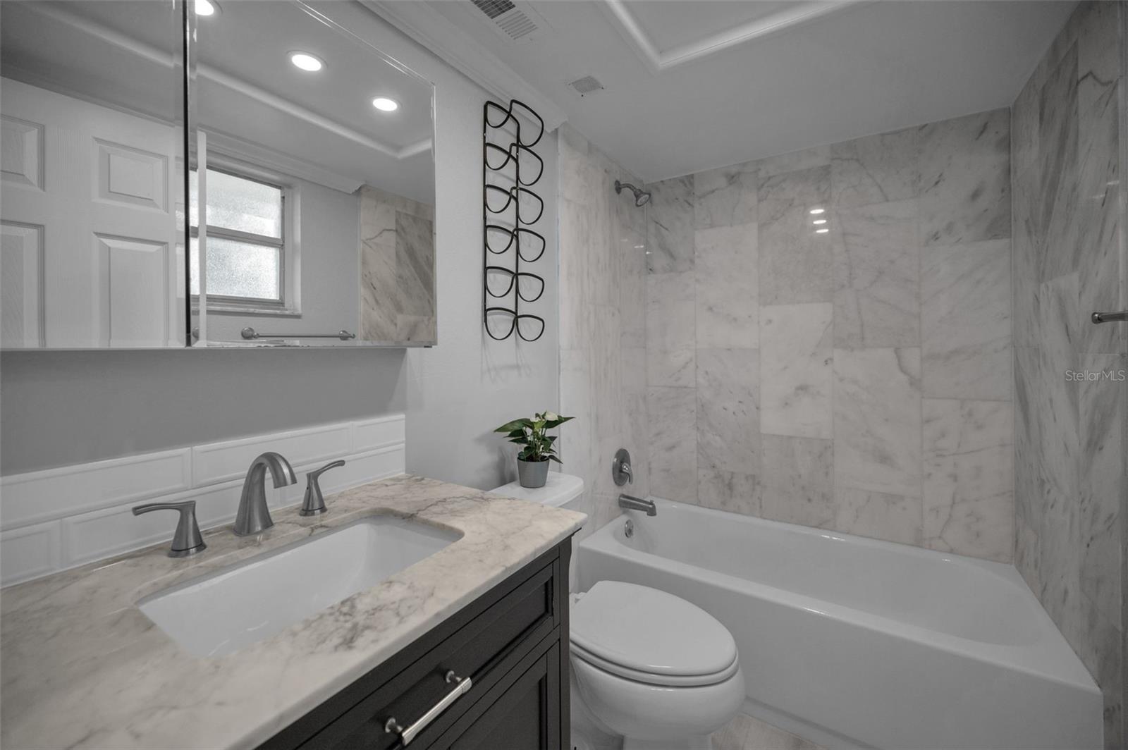 RAVENWOOD MANOR - Residential Lease