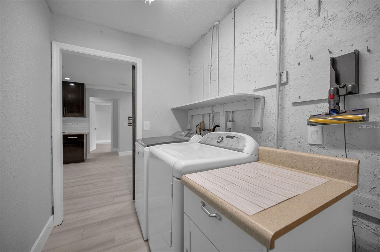 RAVENWOOD MANOR - Residential Lease