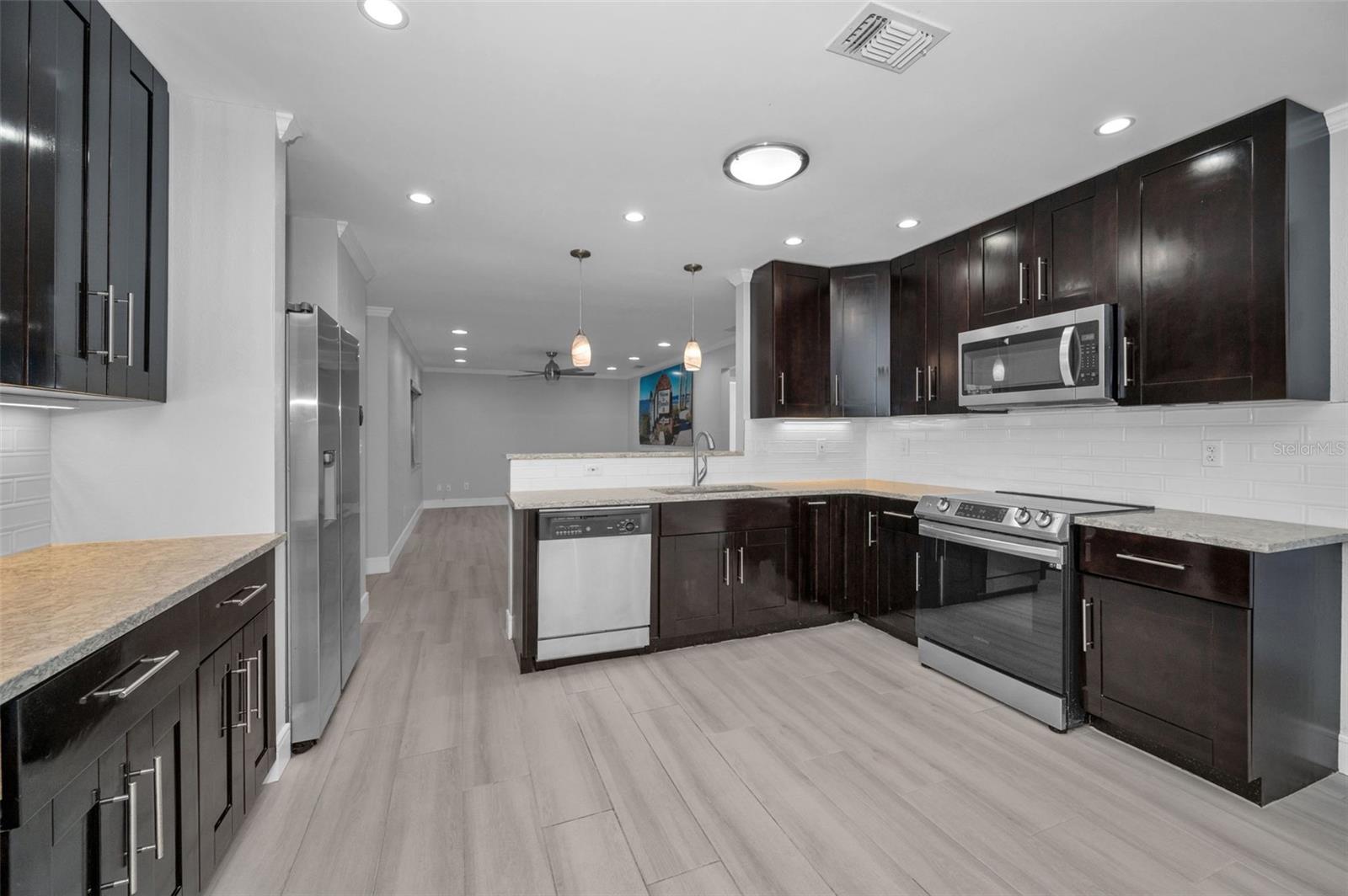 RAVENWOOD MANOR - Residential Lease