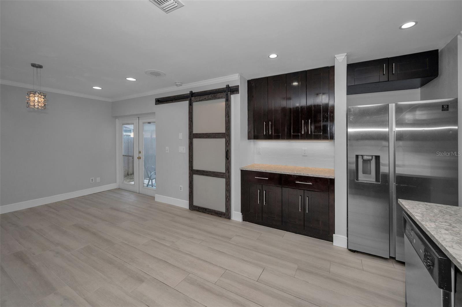 RAVENWOOD MANOR - Residential Lease