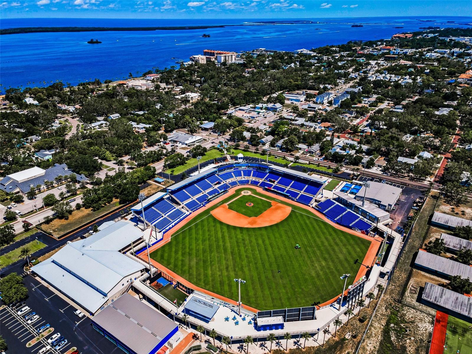 RAVENWOOD MANOR - Residential Lease