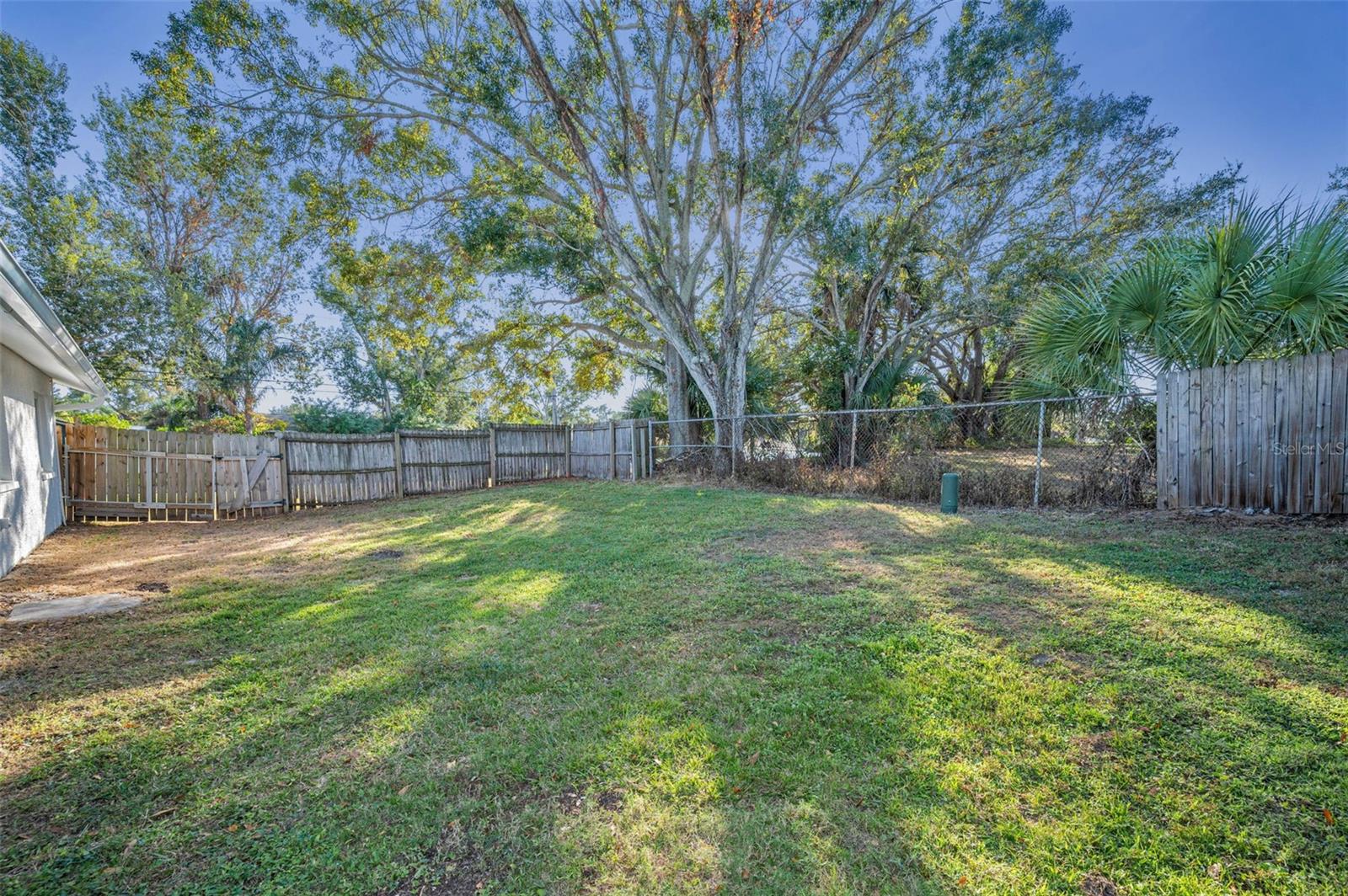 RAVENWOOD MANOR - Residential Lease