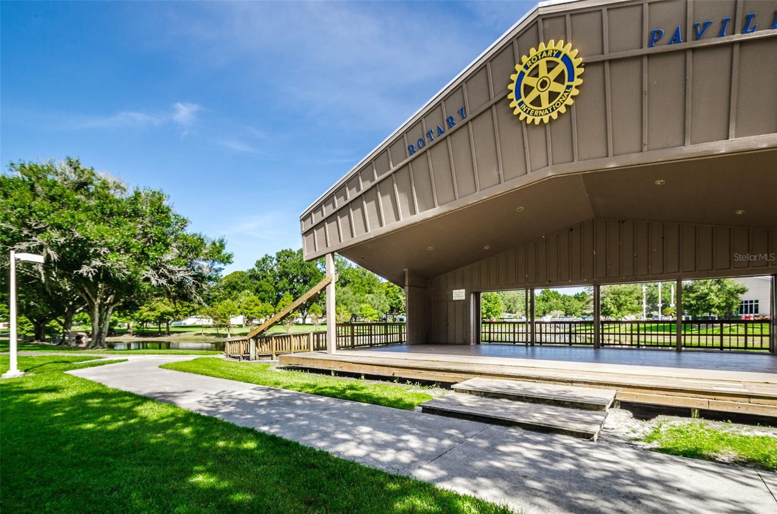 RAVENWOOD MANOR - Residential Lease