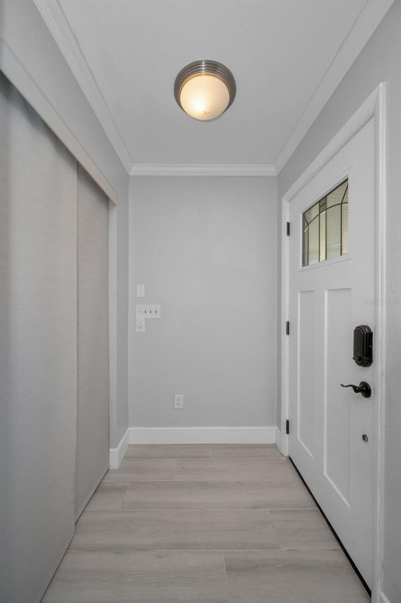 RAVENWOOD MANOR - Residential Lease