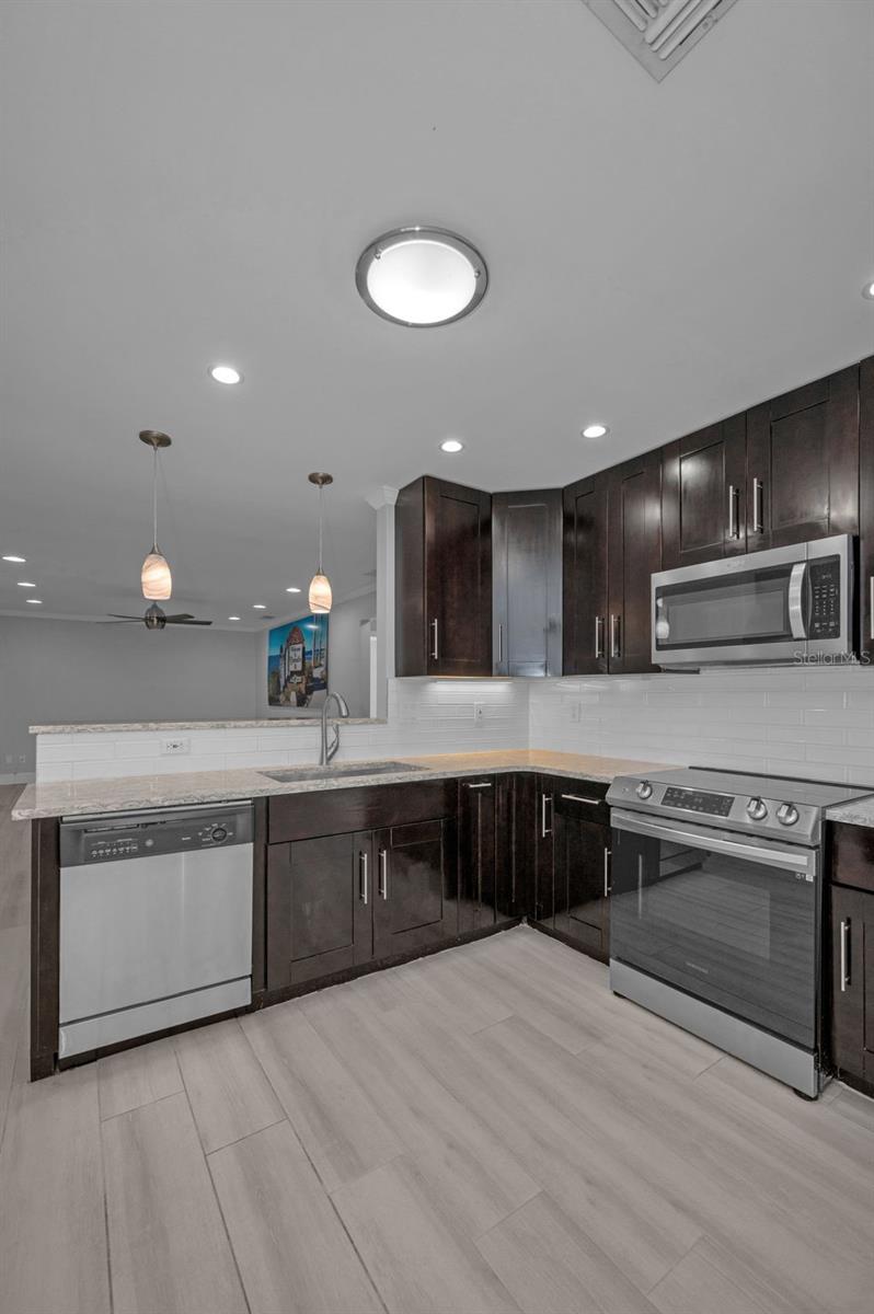 RAVENWOOD MANOR - Residential Lease