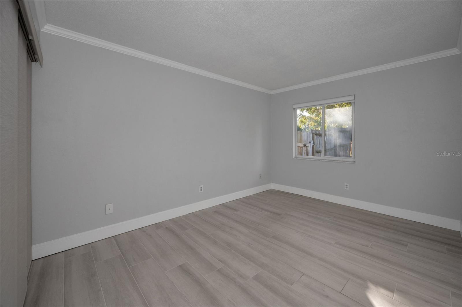 RAVENWOOD MANOR - Residential Lease