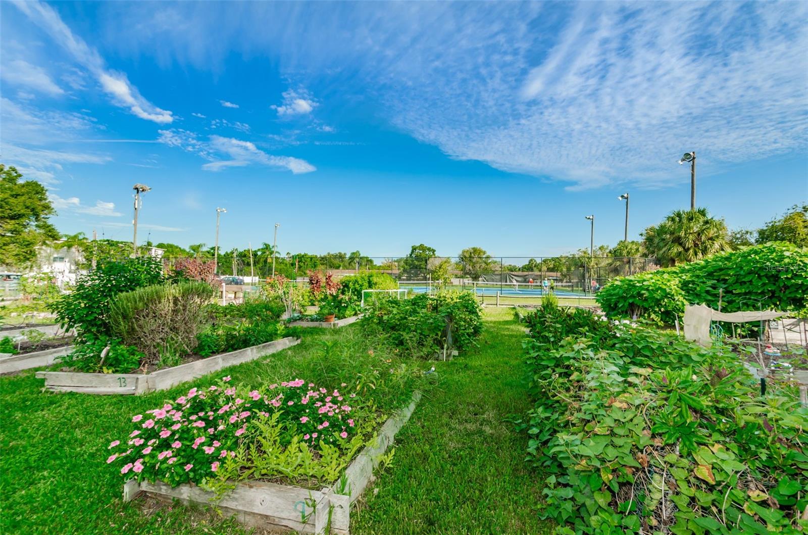 RAVENWOOD MANOR - Residential Lease