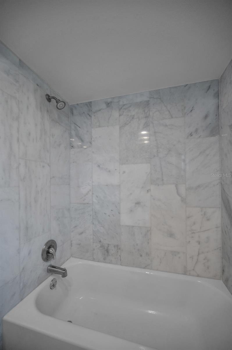 RAVENWOOD MANOR - Residential Lease