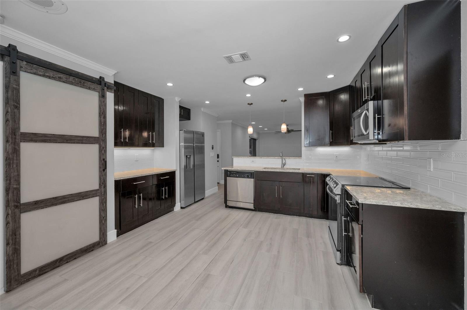 RAVENWOOD MANOR - Residential Lease