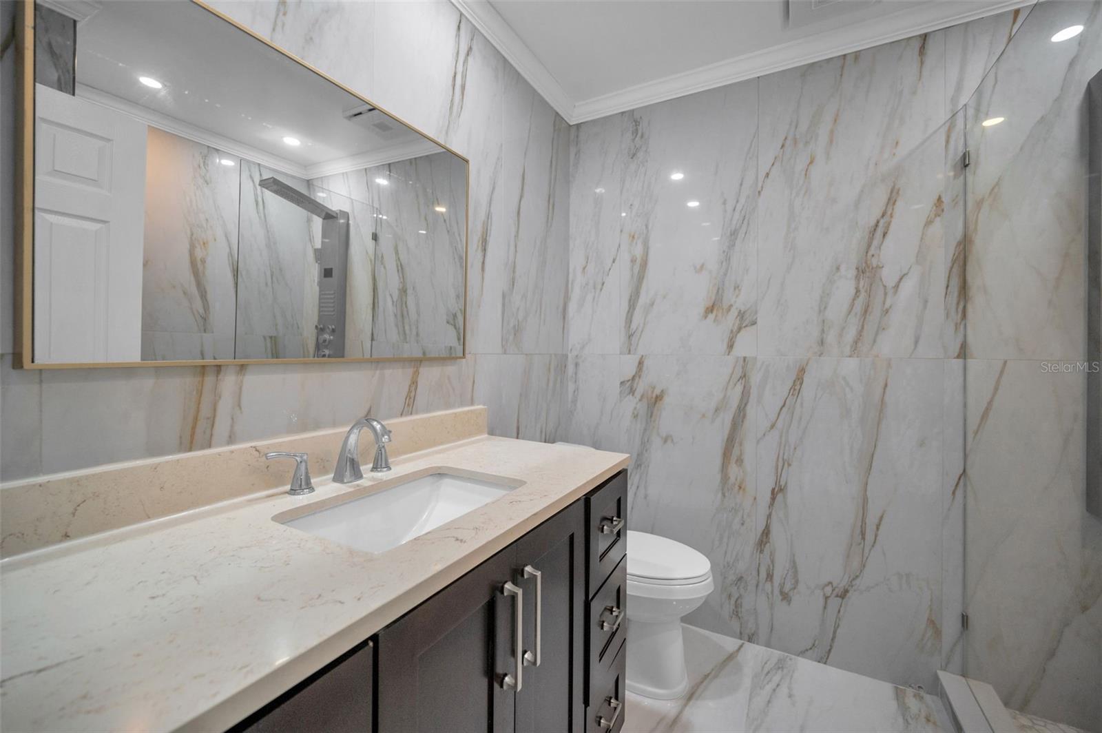 RAVENWOOD MANOR - Residential Lease