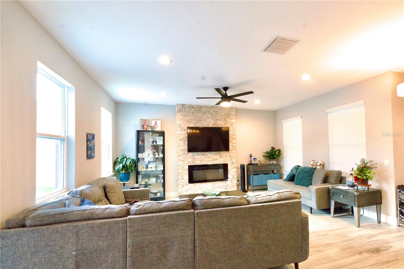 NEW RIVER LAKES PH 01 - Residential