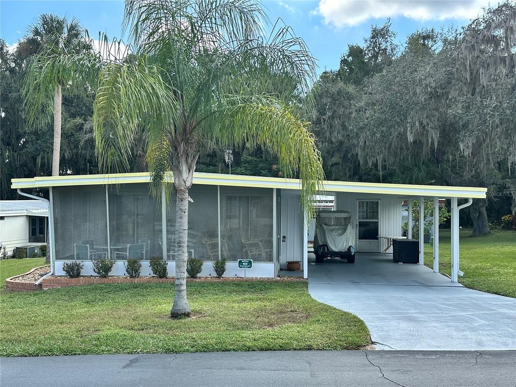 Photo of 28 Harbor Oaks Drive, Fruitland Park, FL 34731 (MLS # G5103939)