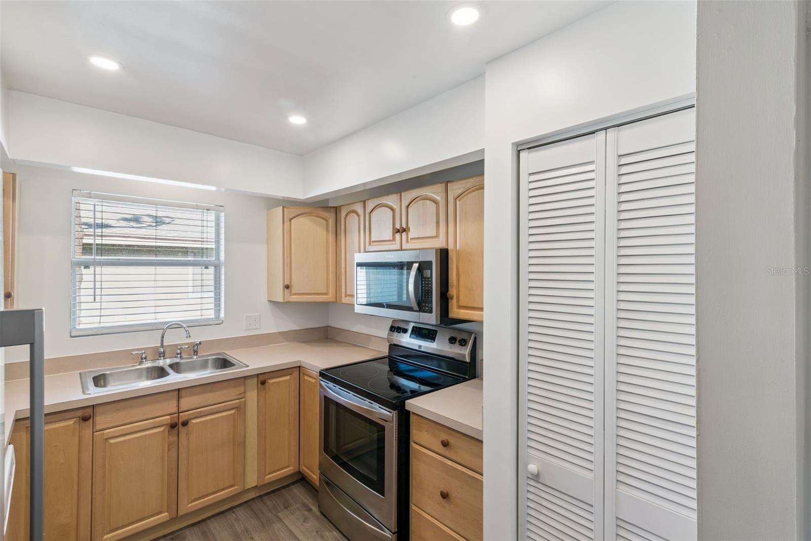 PHEASANT RUN AT ROSEMONT CONDO PH 02 - Residential