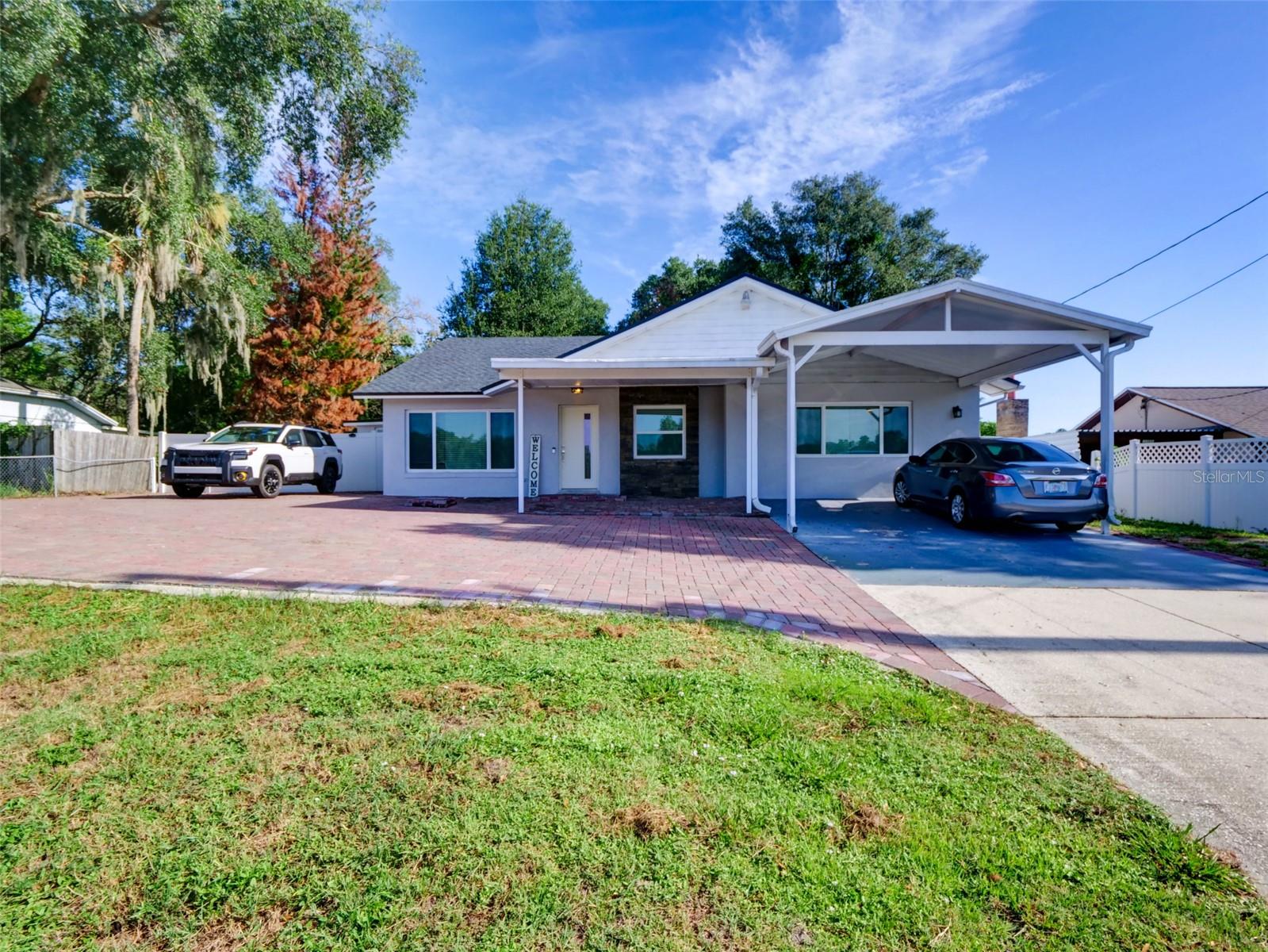1915 E LAKE DRIVE