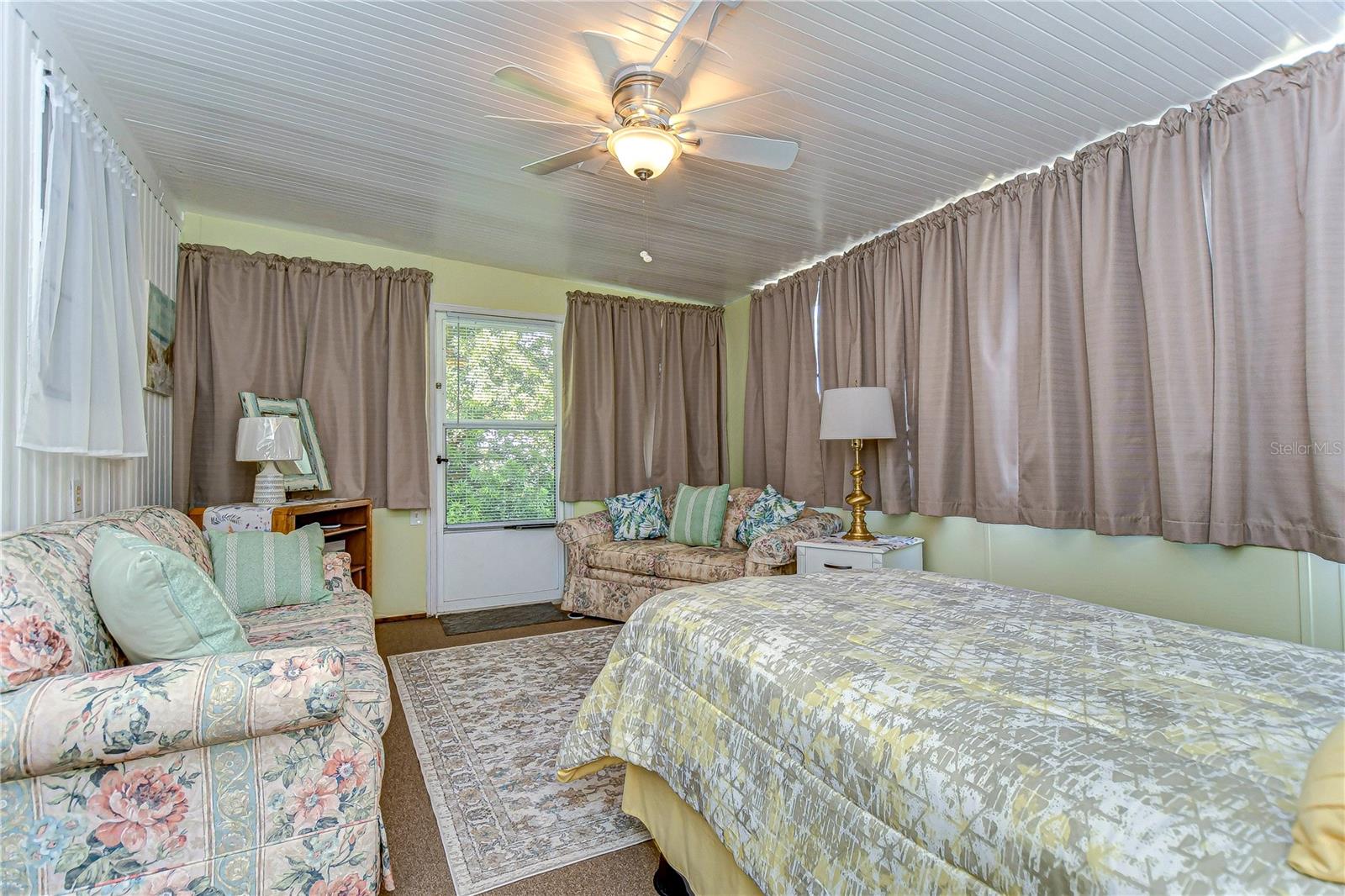 SLEEPY HOLLOW MOBILE ESTATES - Residential