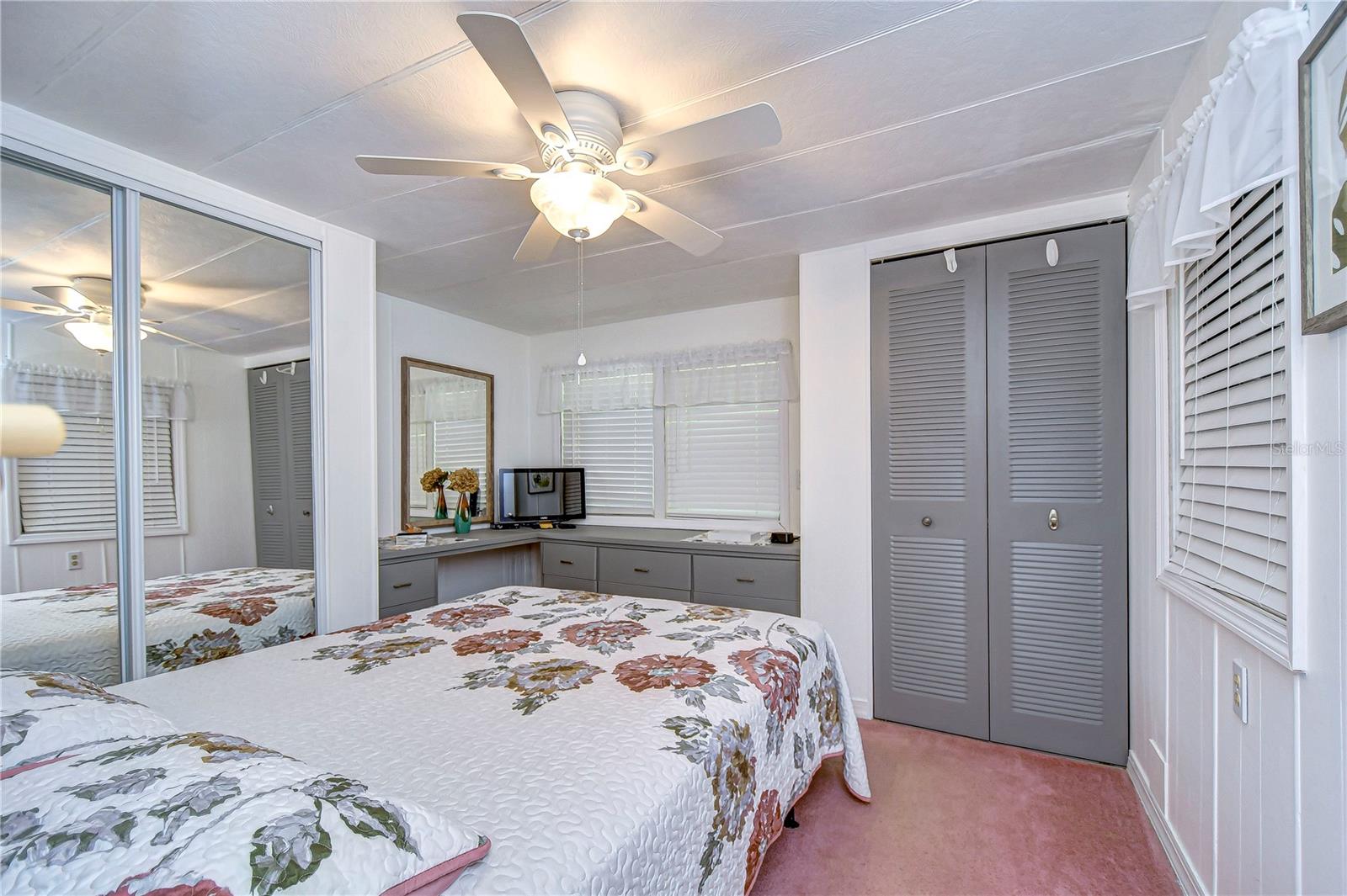 SLEEPY HOLLOW MOBILE ESTATES - Residential