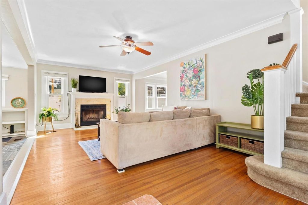 Photo of 304 21st Avenue N, St Petersburg, FL 33704 (MLS # TB8420047)