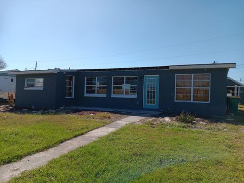 A home in PORT CHARLOTTE