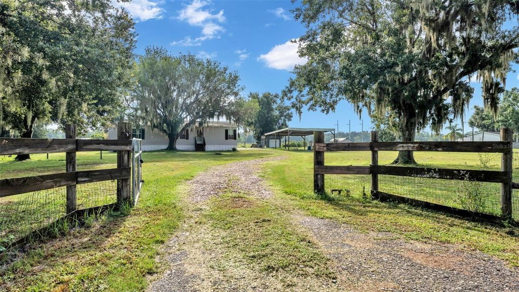 Photo of 606 Morgan Road, Winter Haven, FL 33880 (MLS # L4958158)