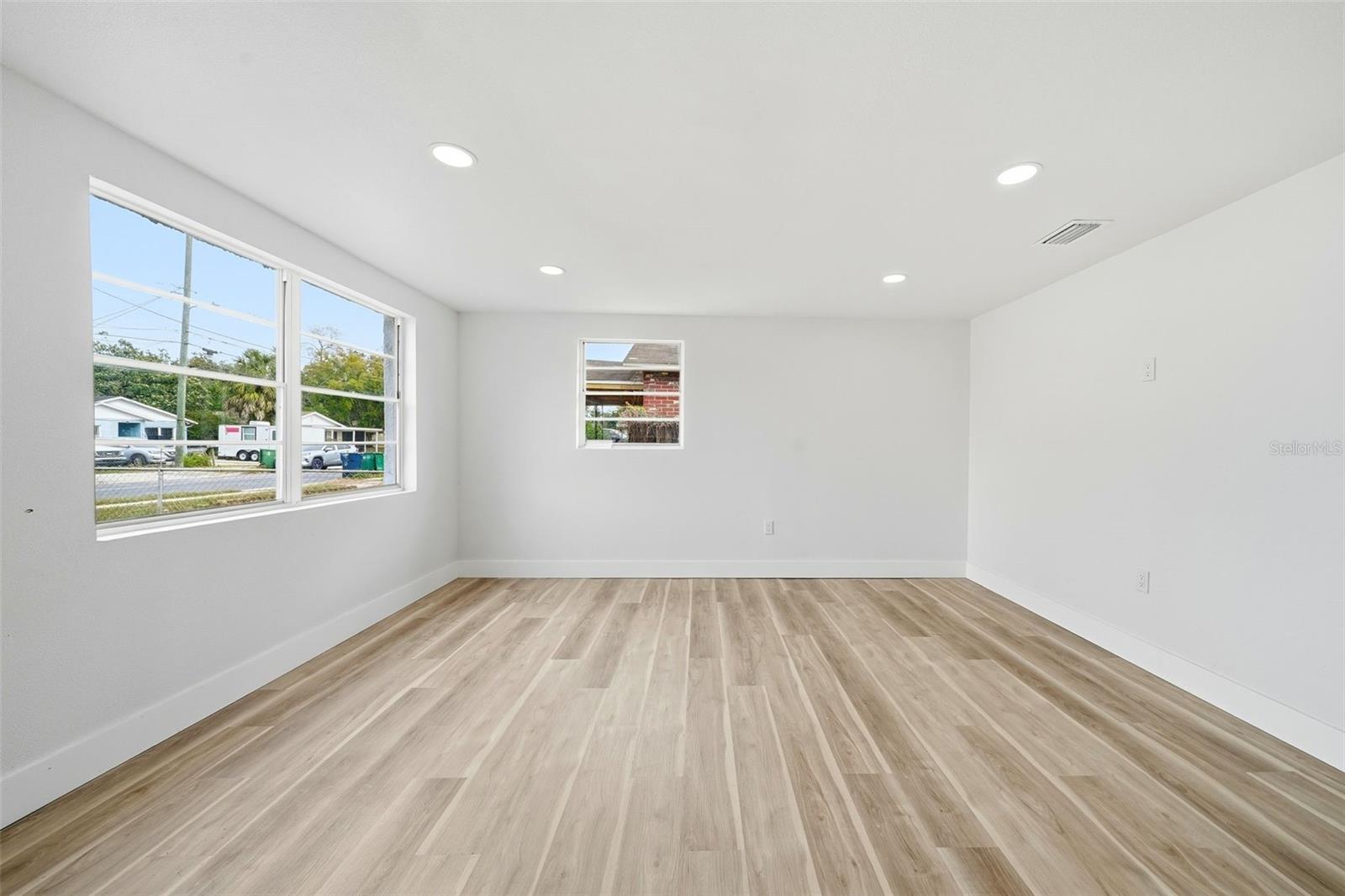 JACKSON HEIGHTS - Residential