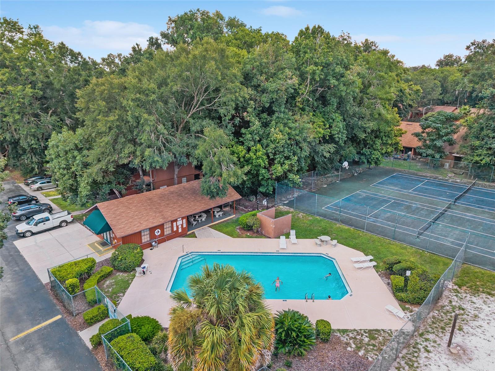 ROCKWOOD VILLAS - Residential