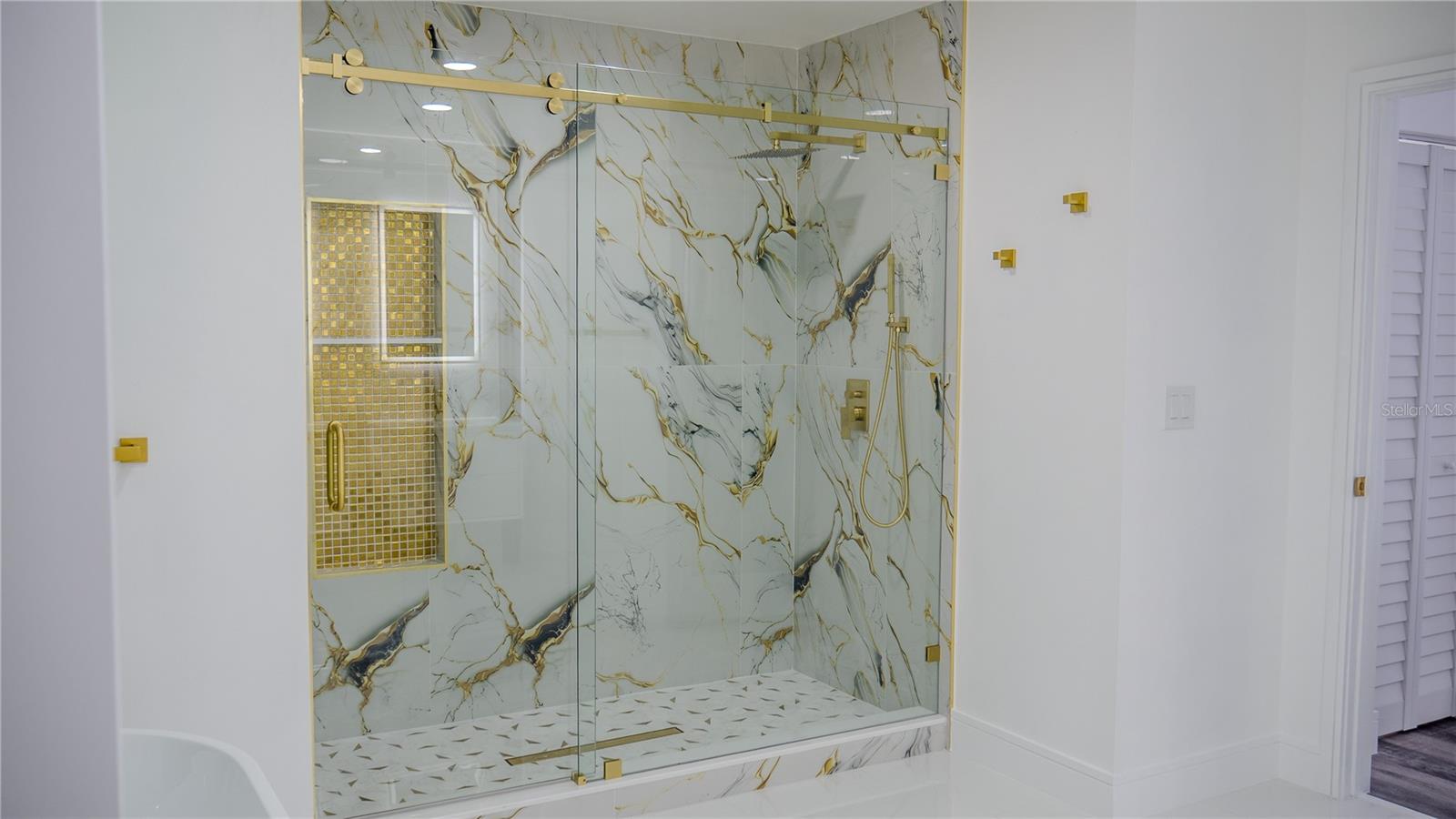 RIVER COUNTRY ESTATES - Residential